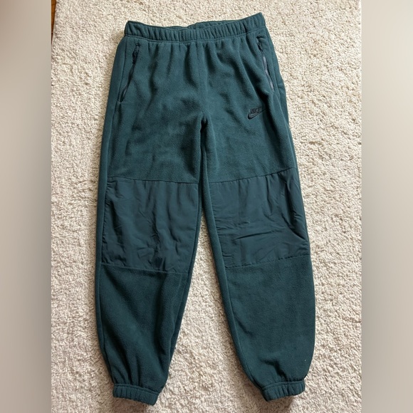 Men’s Size Medium Nike Club Fleece Joggers NWT - Picture 1 of 8